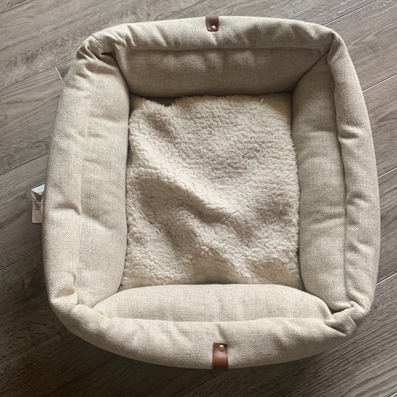 Small dog bed - Picture 1 of 4